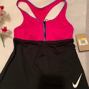 Nike top workout/swimwear  small new with tag